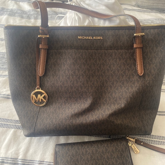 Michael Kors bag and wallet set - Picture 1 of 10